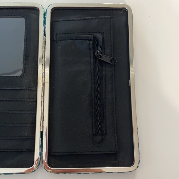 Metallic Green & Silver Cheetah Print Wallet - ID slot, credit card holders NWOT - Picture 8 of 11